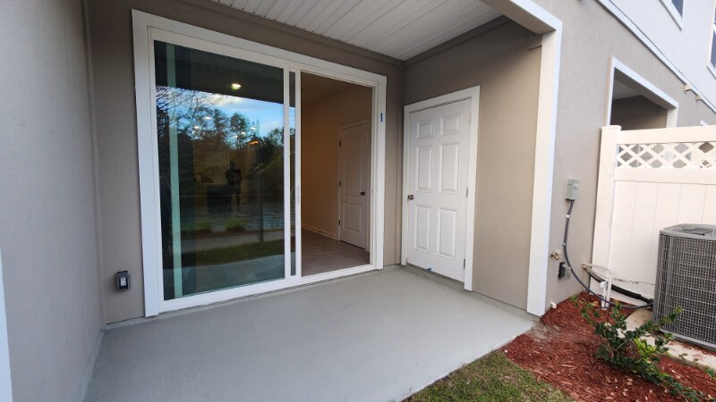 Building Photo - 545 Running Wds St