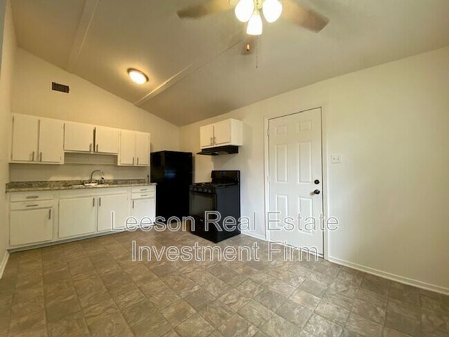 Building Photo - 1311 Elsa Jane St