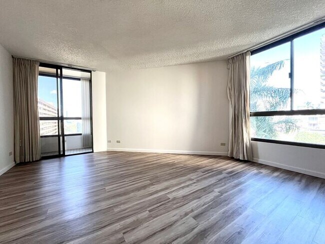Building Photo - Punchbowl- Continental Plaza: Large 2BR, 2...