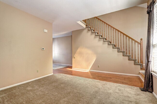 Building Photo - 2bed 2 bath townhome located in the Southp...