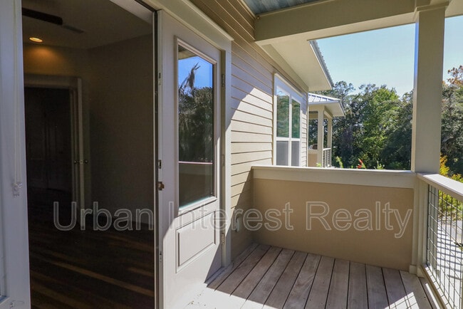 Building Photo - 15 Palm St