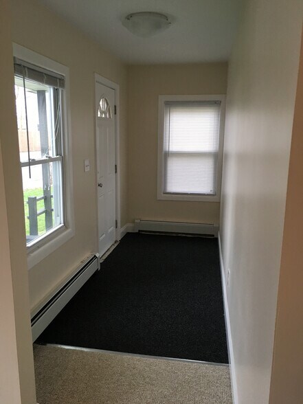 Building Photo - 799 Hudson Ave