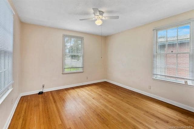 Building Photo - 417 E Claude St