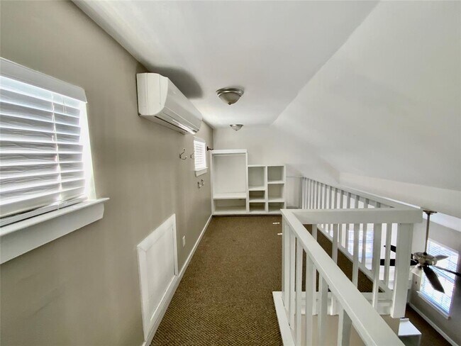 Building Photo - 2704 Palomino Dr