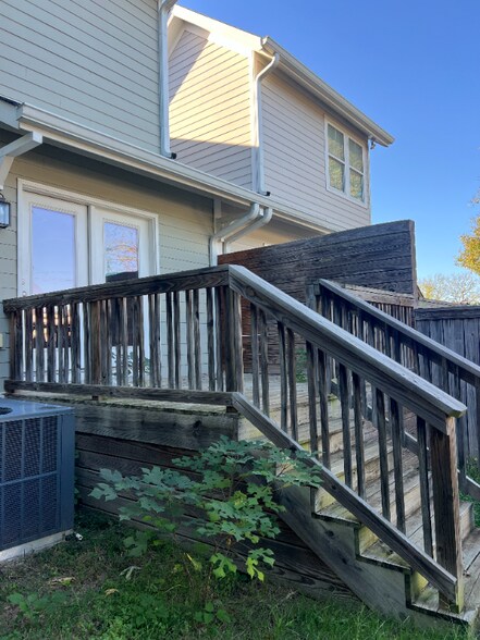 Building Photo - 716 27th Ave N