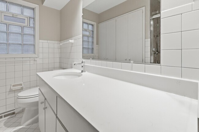 Building Photo - 4536 N Larkin St
