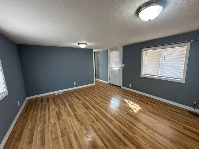 Building Photo - 3 bedroom, 2 bath home in Rexburg