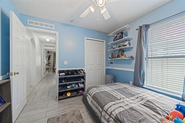Building Photo - 1012 Brenton Leaf Dr