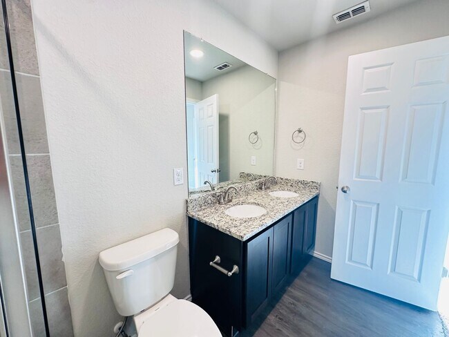 Building Photo - 5611 Rio Cyn