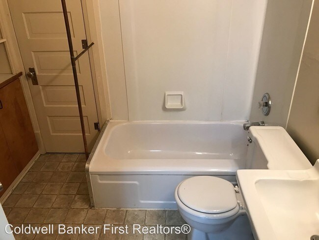 Building Photo - 14 N Clinton St