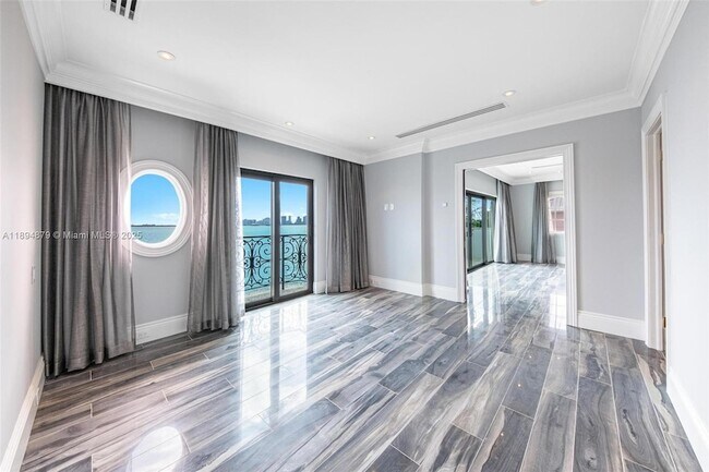 Building Photo - 1331 Bay Terrace