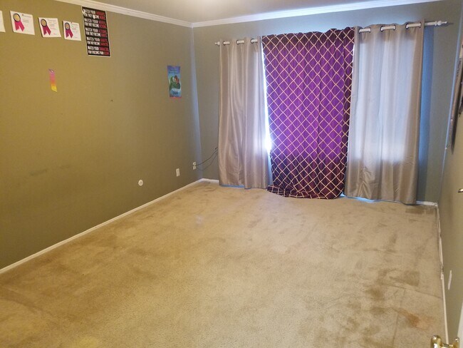 Building Photo - 471 Joost Ave