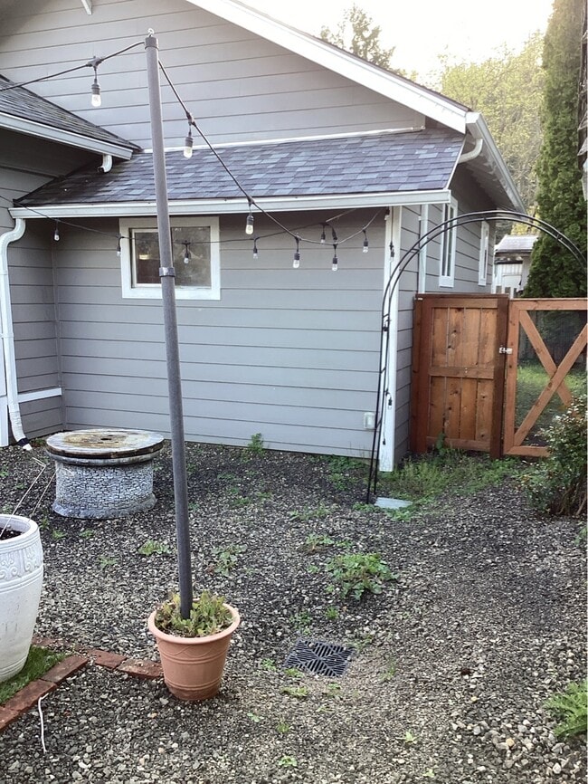 Building Photo - 868 NW 6th St