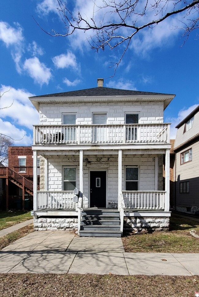 Primary Photo - 839 N Broadway St