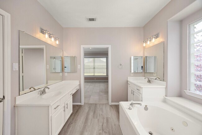 Building Photo - 12807 Sienna Trails Dr