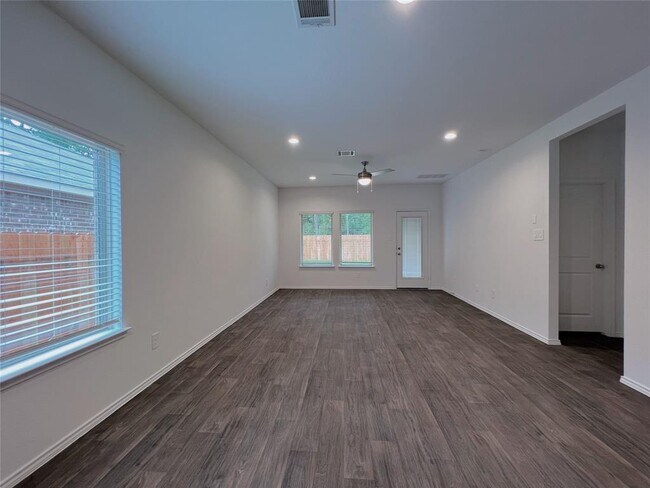 Building Photo - 14732 Hazel Br Dr