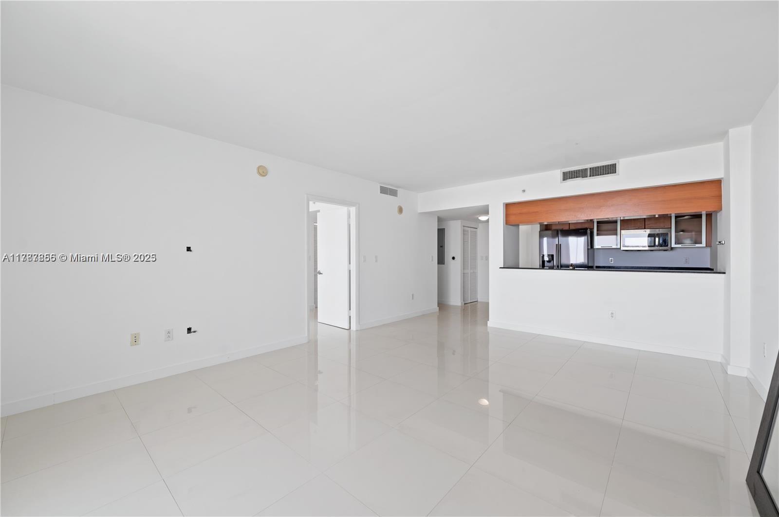 Building Photo - 1800 N Bayshore Dr