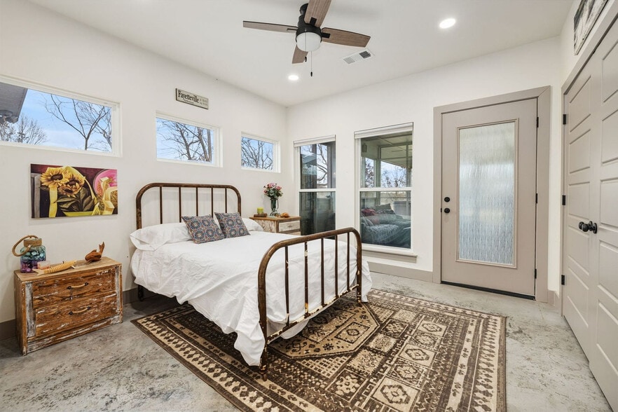 Building Photo - 149 NW Campbell Loop