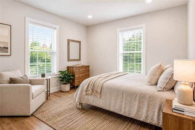 Building Photo - 701 Halcyon Ln