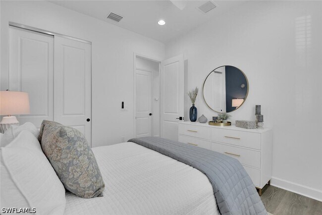 Building Photo - 7242 Saona CT