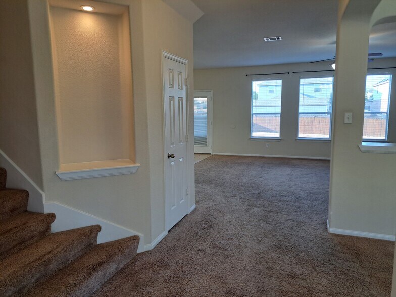 Building Photo - 829 Kachina Loop