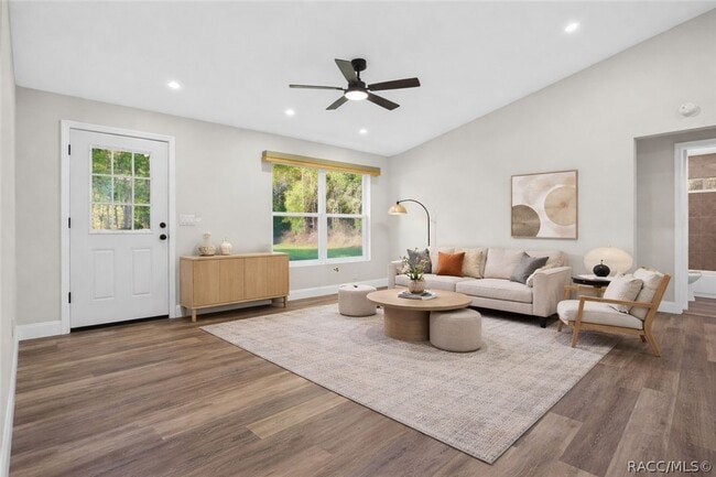 Building Photo - 618 Spruce St