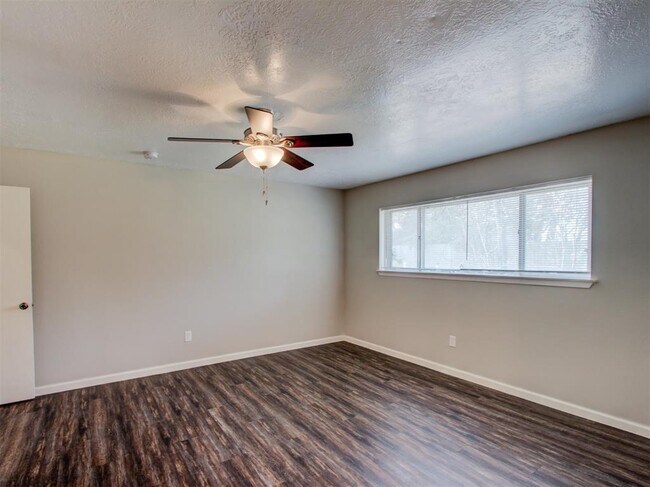 Building Photo - 10815 Montverde Ln