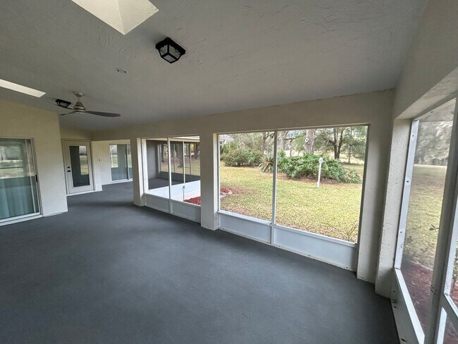 Building Photo - 8448 SW 196th Avenue Rd