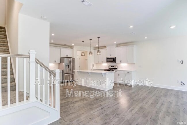 Building Photo - 6943 Doddridge Ln