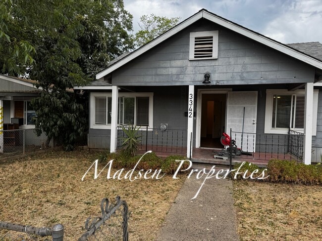 Primary Photo - 3342 Burlington Ave