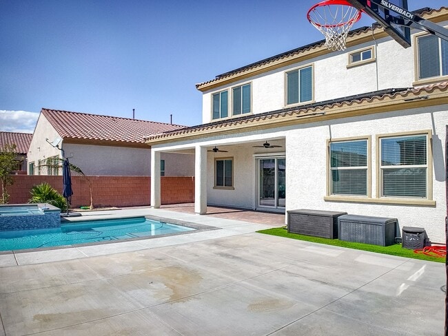 Building Photo - Exquisite Luxury Rental in Prestigious Gated Tule Springs Community