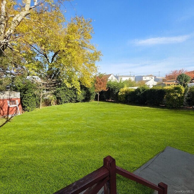 Building Photo - 113 Yoakum Ave