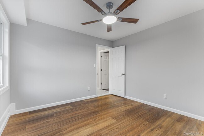 Building Photo - 840 E Broadway