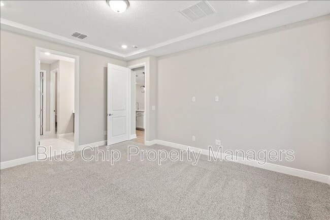 Building Photo - 1229 Pampus Dr