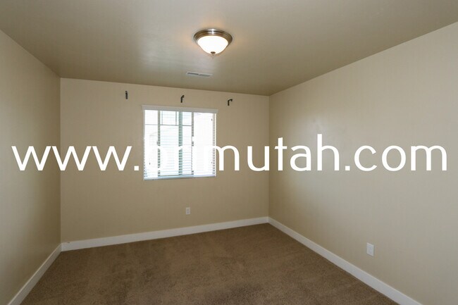 Building Photo - 14547 S Edgemere Dr