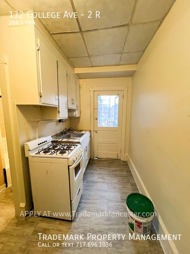 Building Photo - 132 College Ave