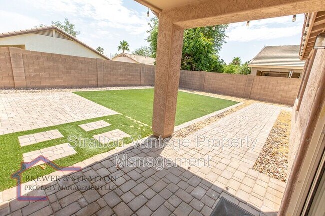 Building Photo - 10117 E Obispo Ave