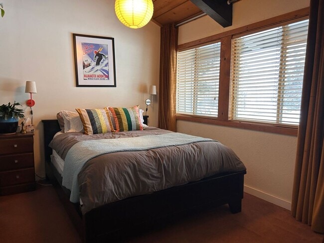 Building Photo - 1904 Sierra Nevada Rd