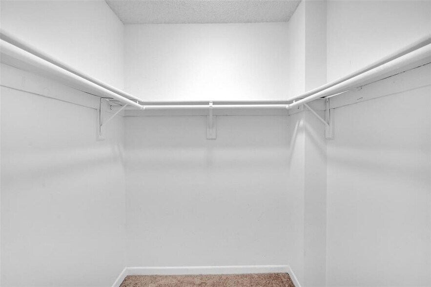Building Photo - 6500 Cypress Rd