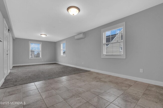 Building Photo - 223 Maple Ave