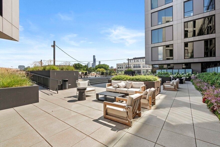 Building Photo - 1450 S Blue Island Ave