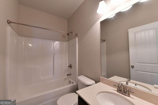 Building Photo - 648 Georgia Way