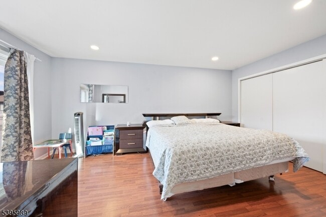 Building Photo - 4141 Bloomingdale Dr