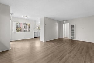 Building Photo - 1236 McClellan Dr