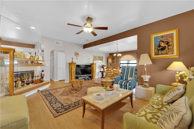 Building Photo - 1419 Santa Margarita St