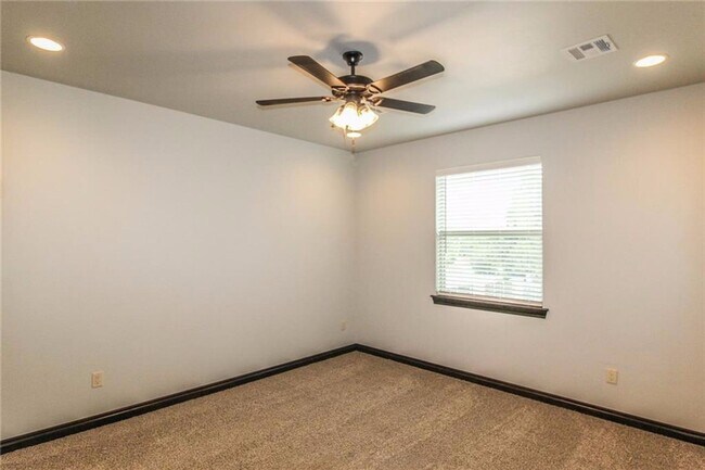 Building Photo - 4001 Sam Gordon Dr