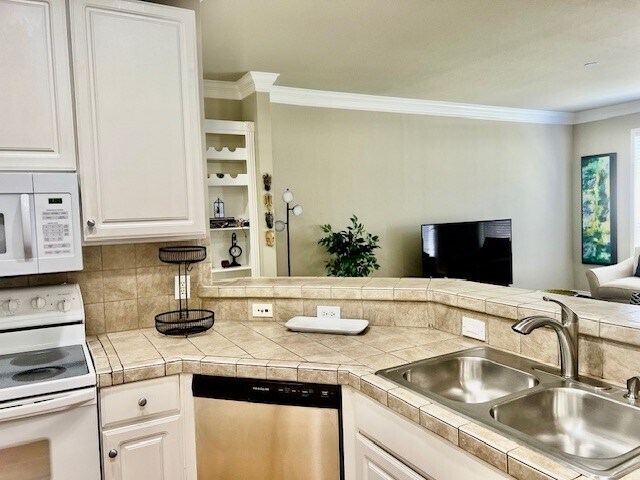 Building Photo - 2400 McCue Rd