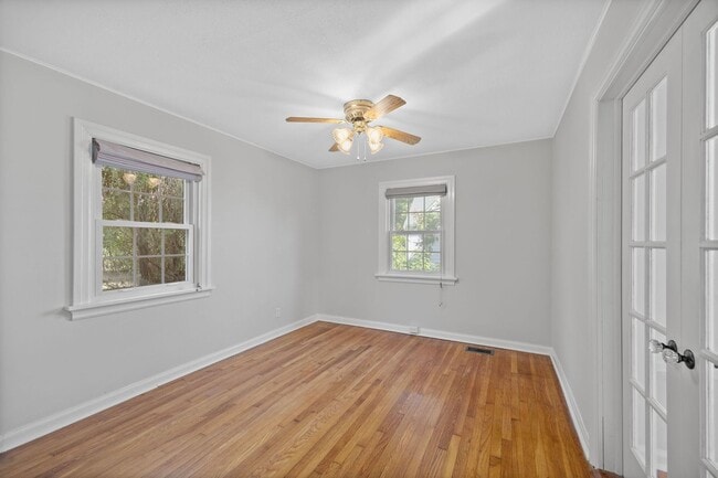 Building Photo - ANDERSON- Charming 4 bedroom 2 bath with fenced backyard