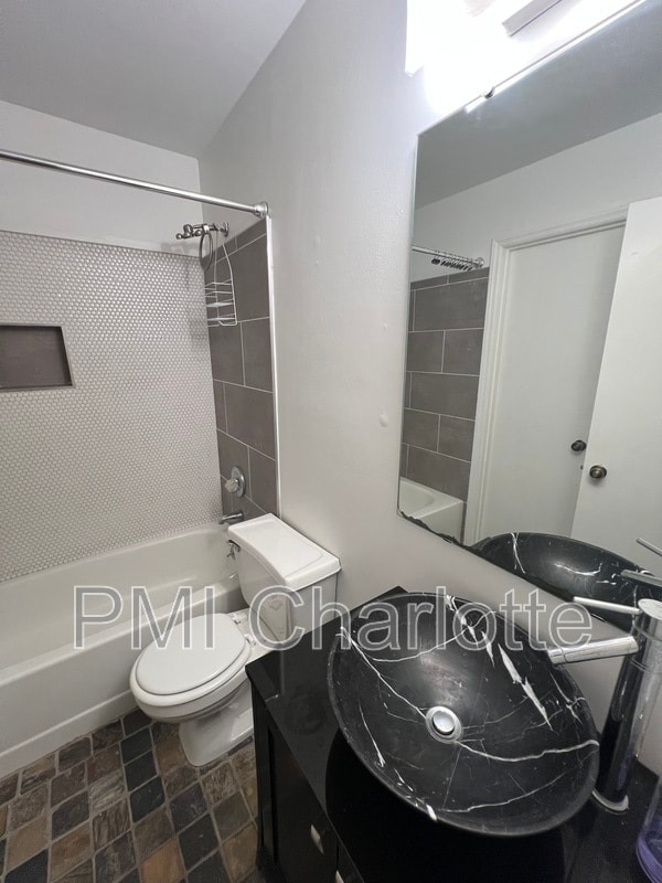 Building Photo - 8087 Charter Oak Ln