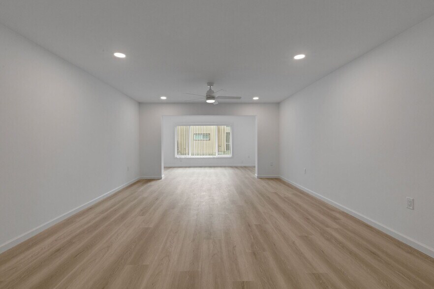 Building Photo - 2826 W Rainbow Cir